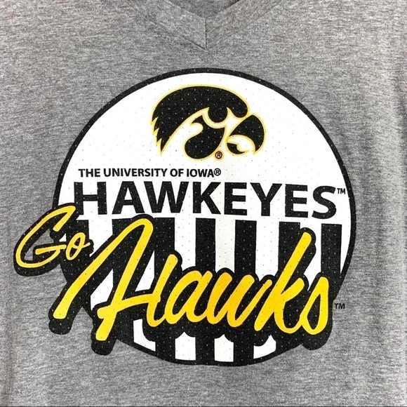 University of Iowa Hawkeyes Short Sleeve V-Neck Graphic T-Shirt Size Medium - Picture 7 of 13